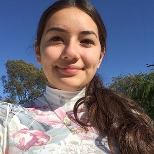 Meet your Posher, Daniela